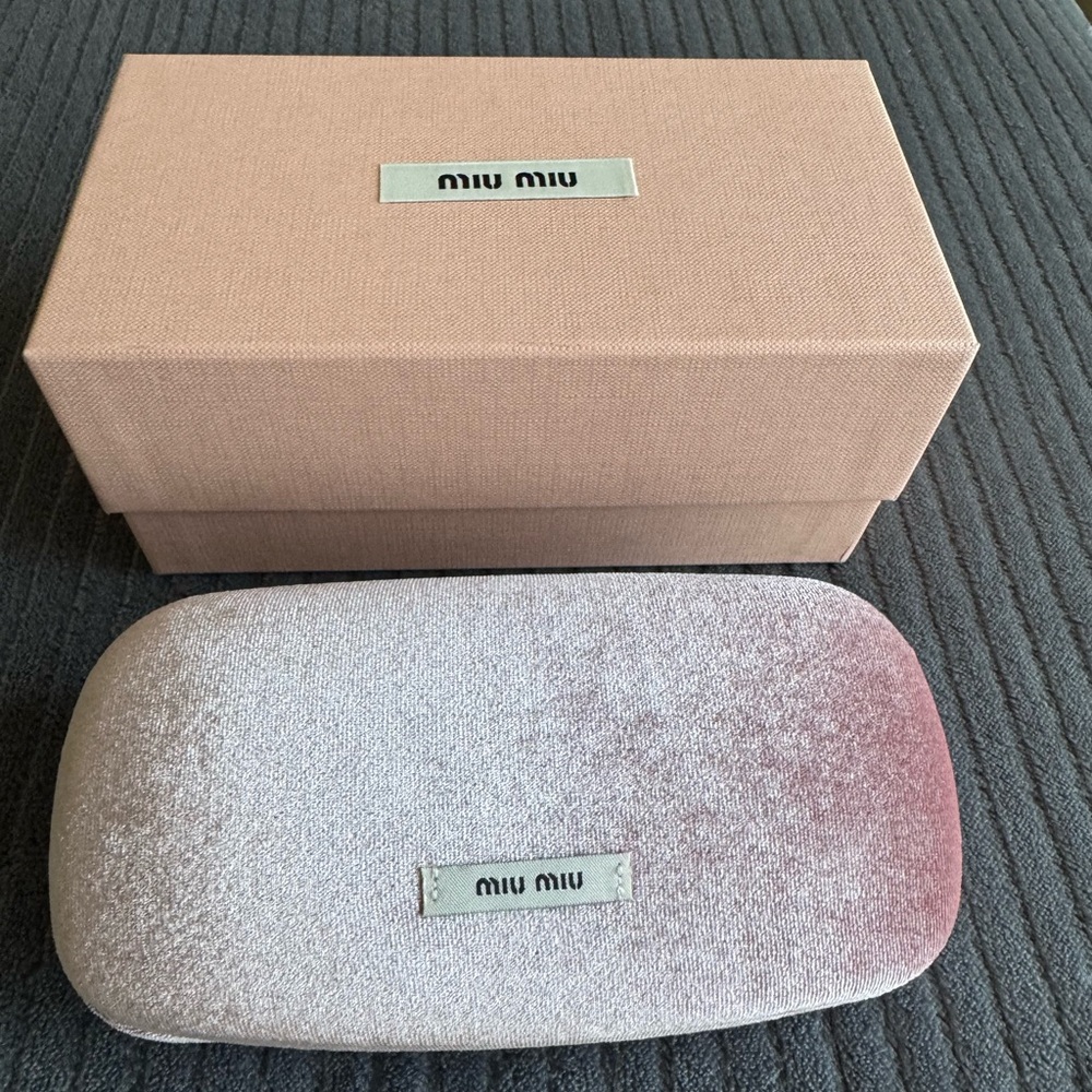 Miu Miu Blush Velvet Eyewear Case - Picture 9 of 10